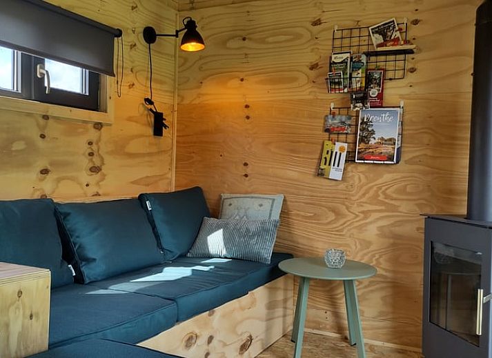 Beleuchtete Abendveranda von Huisje in Vledder, Ferienhaus in Suedwest-Drenthe, Drenthe.