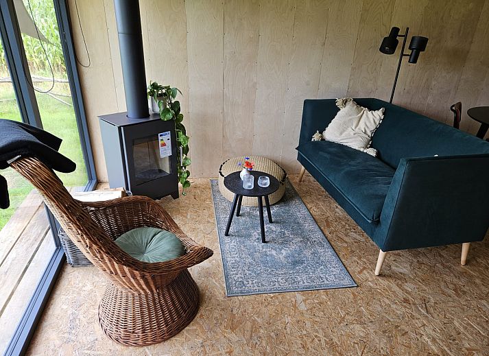 Gezellige binnenruimte van DG1834 in Vledder, Zuidwest Drenthe, met comfortabele zitplek.