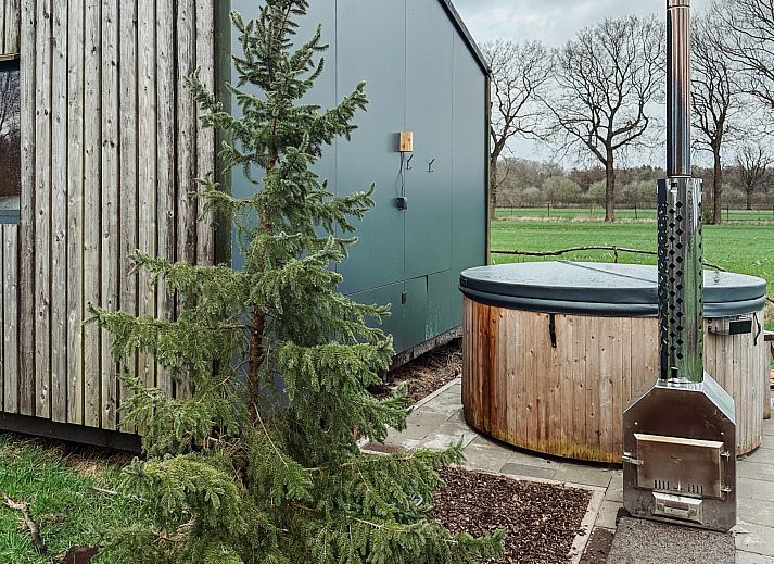 Gezellige binnenruimte van DG1834 in Vledder, Zuidwest Drenthe, met comfortabele zitplek.