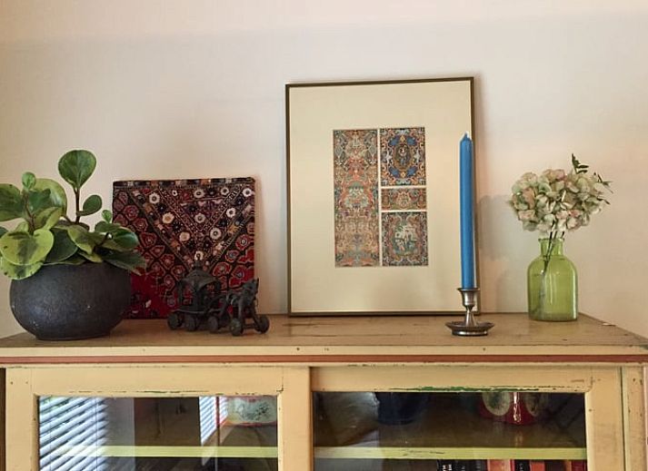 Buitenontbijt bij Vakantiehuis in Wapse, Zuidwest Drenthe, in een groene omgeving.