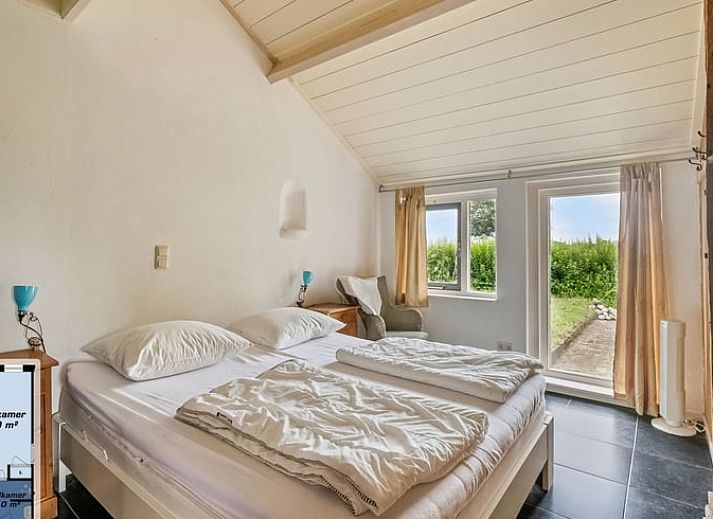 Rustiek vakantiehuisje in Wapse, Zuidwest Drenthe, omgeven door weelderige natuur en een charmante landelijke omgeving.