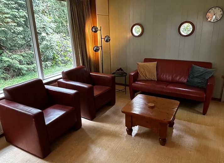 Huisje in Wateren, een vakantiehuis in Zuidwest Drenthe, omringd door groene natuur en rustieke paden voor een serene vakantie-ervaring.