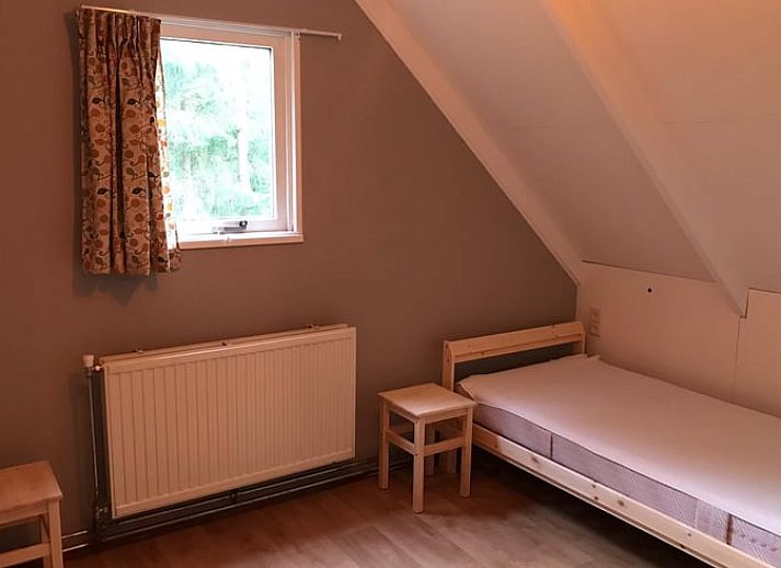 Geniet van de rust bij Huisje in Wateren, een vakantiehuis in Zuidwest Drenthe, met een gezellige picknickplek omringd door natuur.