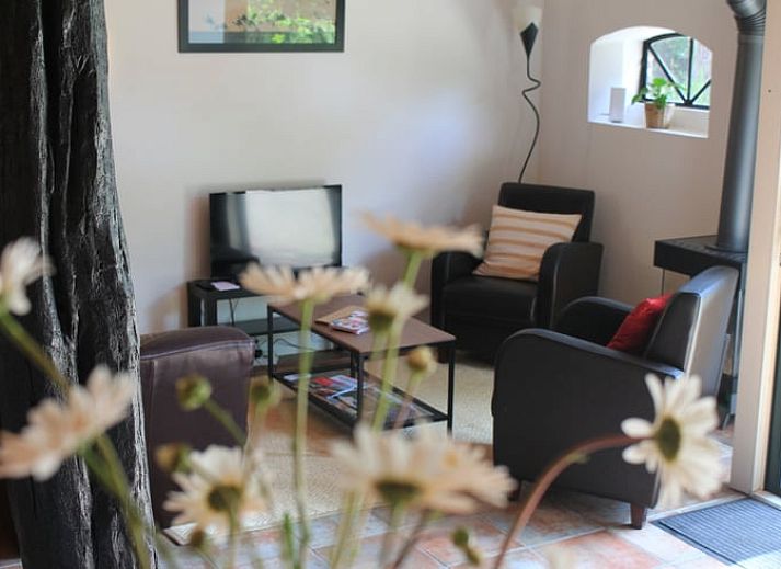 Gemuetliches Bettgestell in einem Ferienhaus in Wateren, Westerveld, ideal fuer einen erholsamen Aufenthalt in Drenthe.