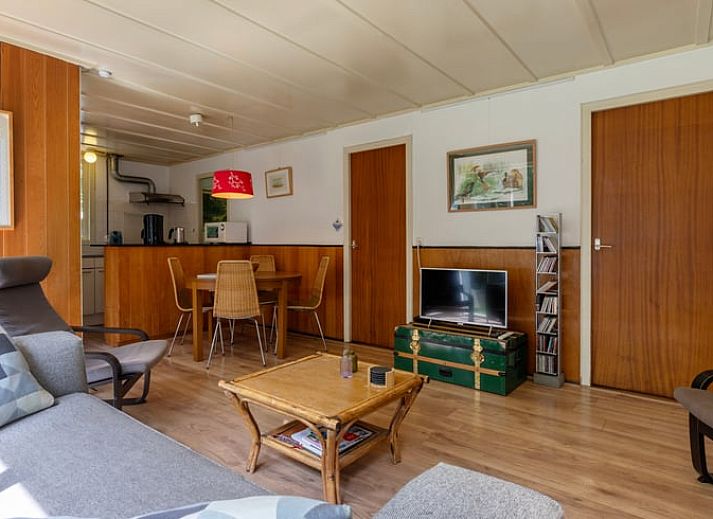 Rustikales Ferienhaus in Wateren, Westerveld mit grossen Fenstern und Blick auf die Waelder von Suedwest-Drenthe.