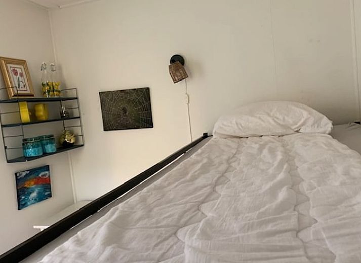 Gemuetlicher Kamin im Wohnzimmer des Ferienhauses in Wateren, Westerveld, Drenthe.