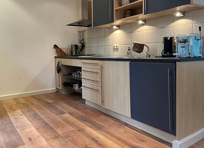 Vorderseite des Ferienhauses in Wateren, Westerveld, Ferienhaus mit gruenem Garten im Suedwesten von Drenthe.