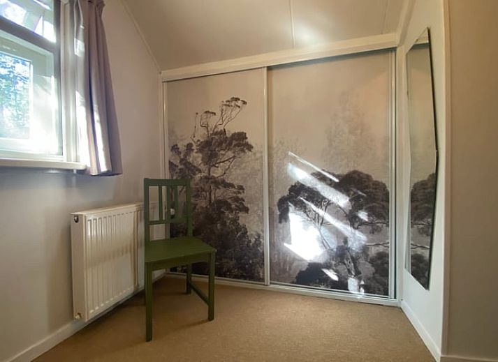 Gemuetliches Wohnzimmer des Ferienhauses in Wateren, mit Blick auf die Natur im Suedwesten von Drenthe.