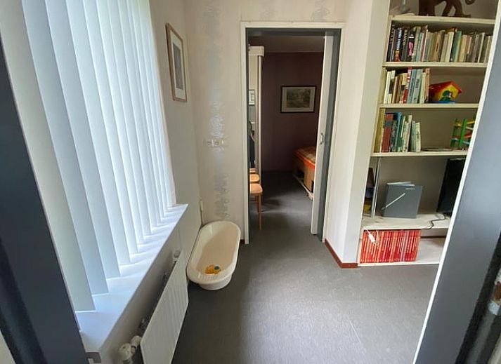 Luftaufnahme des Ferienhauses in Wateren, Westerveld, mit gruener Umgebung im Suedwesten von Drenthe, ideal fuer Naturliebhaber.