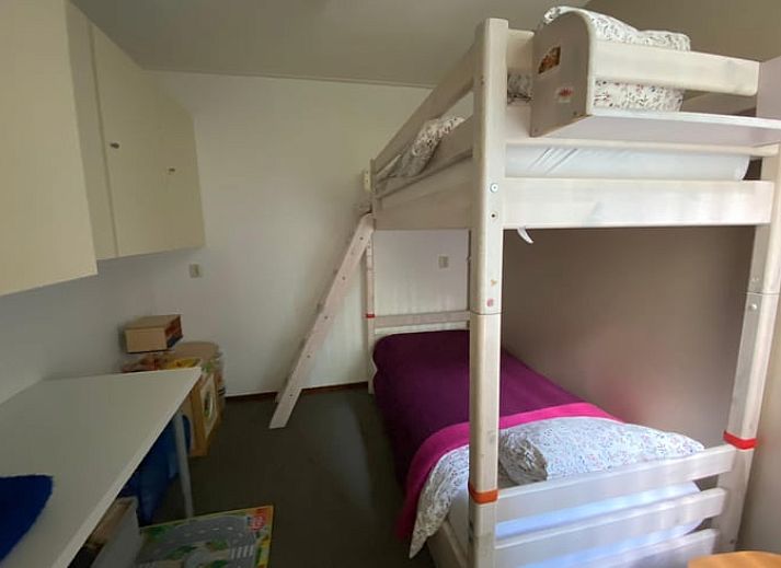 Luftaufnahme des Ferienhauses in Wateren, Westerveld, mit gruener Umgebung im Suedwesten von Drenthe, ideal fuer Naturliebhaber.