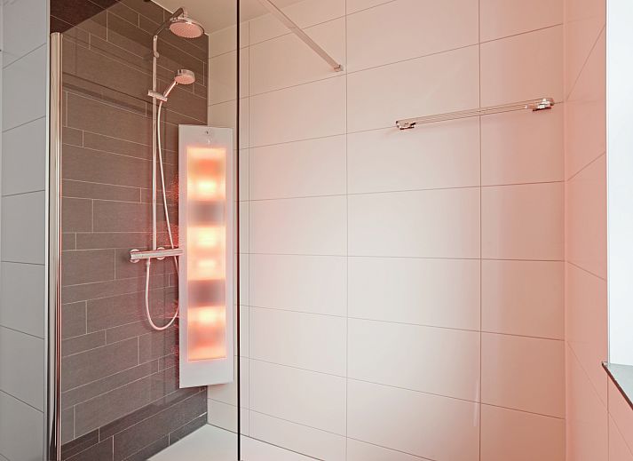 Detail des bequemen Sofas im Hunerwold State 4-Personen-Bungalow 4L, Wateren, Drenthe.