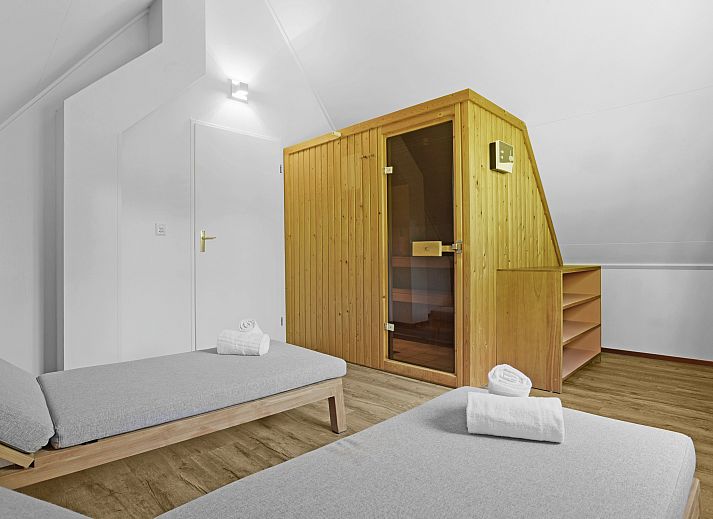 Detail des bequemen Sofas im Hunerwold State 4-Personen-Bungalow 4L, Wateren, Drenthe.