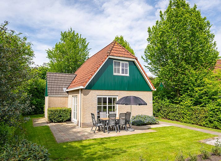 Ontspan in de prive sauna van Hunerwold State 4-persoons bungalow 4CE in Wateren, Zuidwest Drenthe. Geniet van luxe en comfort in deze vakantiewoning.