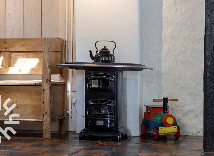 Grosser Garten mit Spielgeraeten im Ferienhaus DG940 in Koekange, Drenthe.