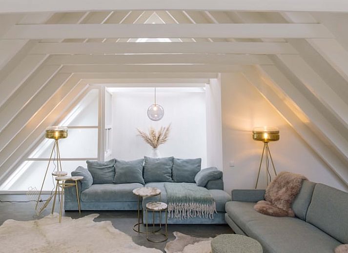 Ferienhaus in Uffelte, Suedwest-Drenthe, versteckt in der Herbstlandschaft, Ferienhaus inmitten der Natur.