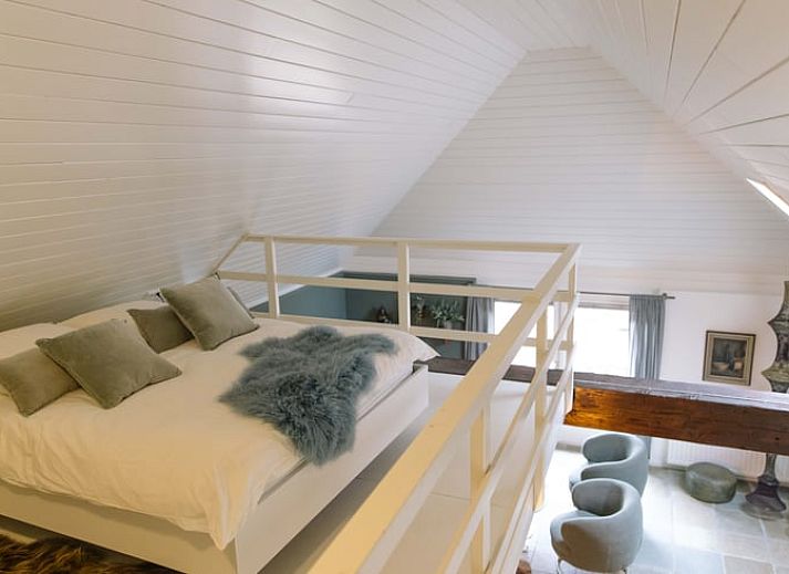 Charmante stenen buitenkant van Vakantiehuis in Uffelte, Zuidwest Drenthe, omringd door groen.