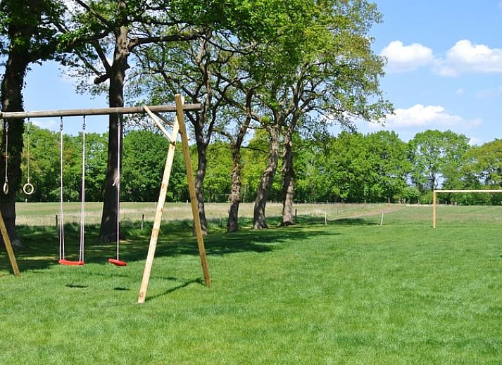 Charmantes Ferienhaus in Uffelte, Suedwest-Drenthe, mit Reetdach und laendlicher Atmosphaere.
