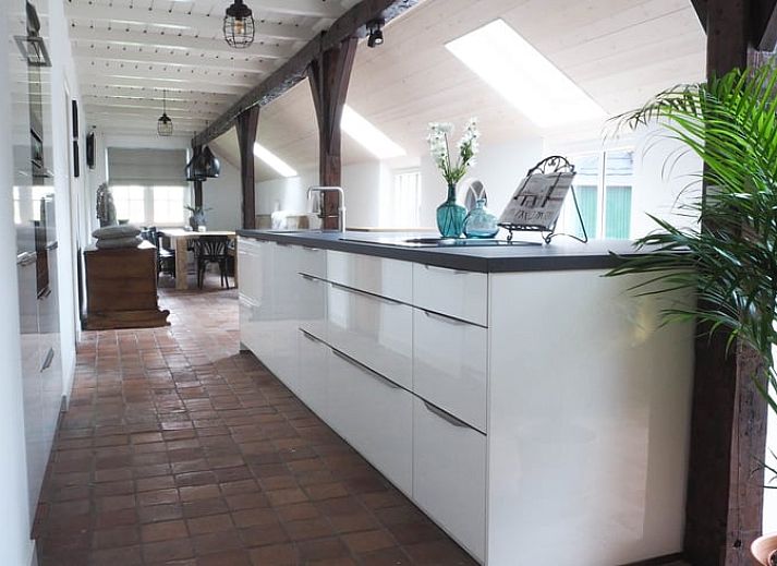 Charmantes Ferienhaus in Uffelte, Suedwest-Drenthe, mit Reetdach und laendlicher Atmosphaere.