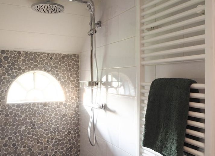 Charmantes Ferienhaus in Uffelte, Suedwest-Drenthe, mit Reetdach und laendlicher Atmosphaere.