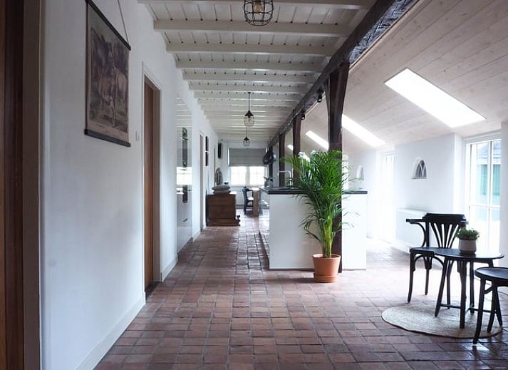 Nachhaltige Ladestation am Ferienhaus in Uffelte, Suedwest-Drenthe, fuer Elektrofahrzeuge.