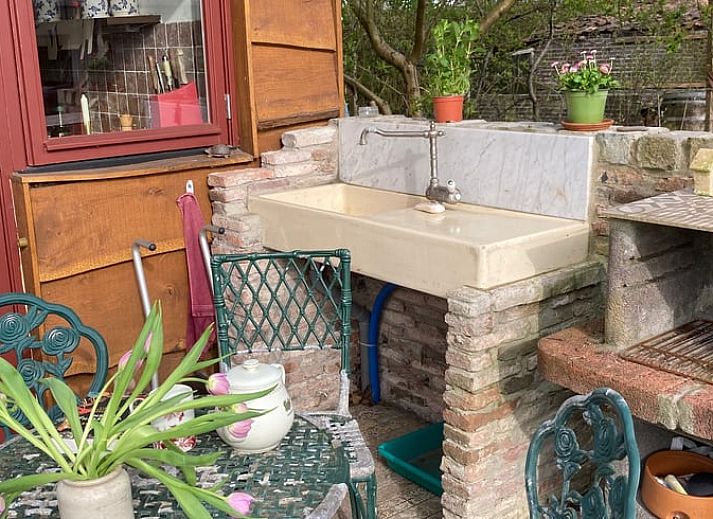 Stilvolles Wohnzimmer im Ferienhaus Uffelte, Suedwest-Drenthe, mit bequemen Sitzgelegenheiten.