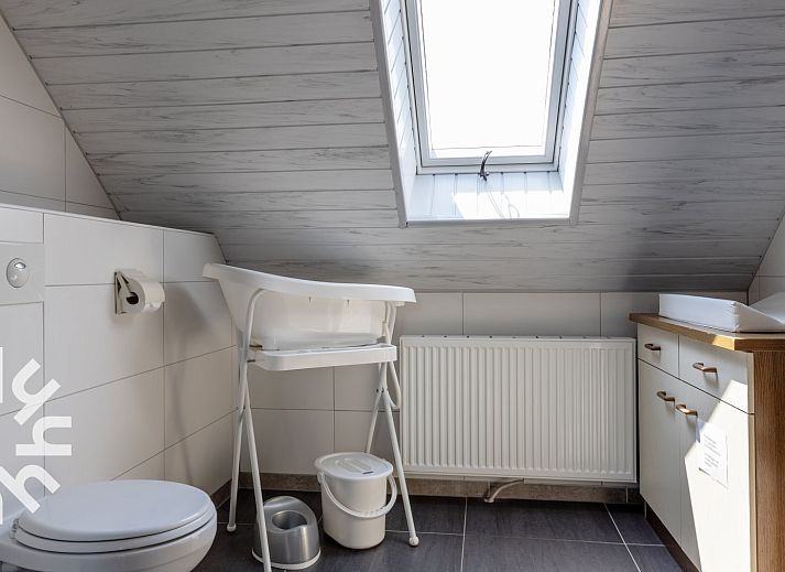 Stilvolles Badezimmer mit Dusche im Ferienhaus DG407, Uffelte, Suedwest-Drenthe.