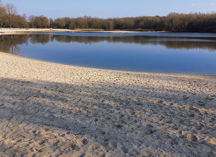 Luchtfoto van Huisje in Elim, een vakantiehuis in Elim, Zuidwest Drenthe, omgeven door weelderige natuur en groene landschappen.