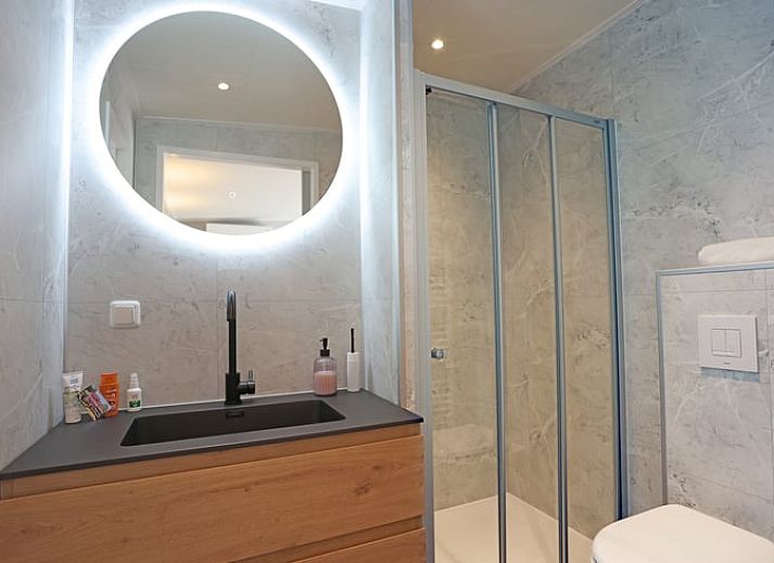 Buitenkant van Huisje in Elim, vakantiehuis in Elim, Zuidwest Drenthe, omgeven door groen en rust.