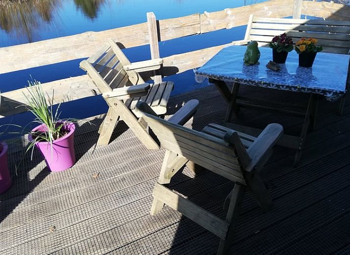 Gemuetliches Ferienhaus in Elim mit Blick auf den Teich und die ueppige Natur. Geniessen Sie die ruhige Umgebung im Suedwesten von Drenthe.
