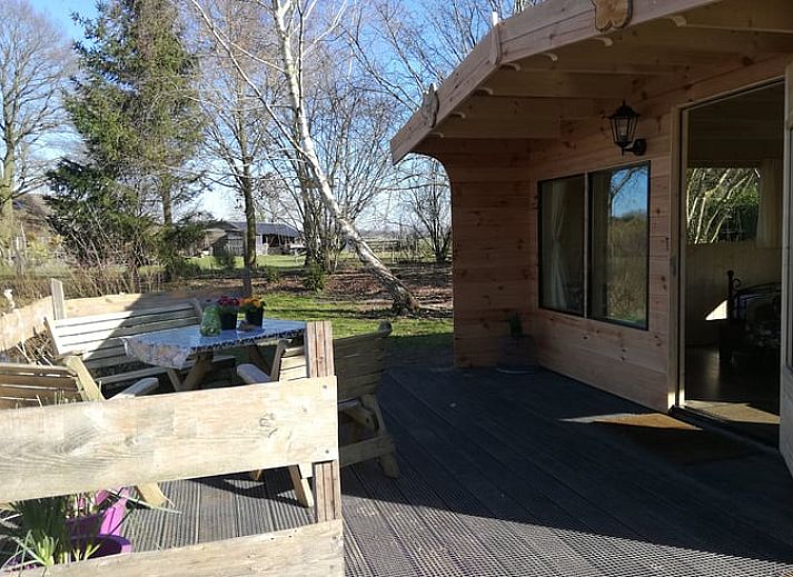 Gemuetliches Ferienhaus in Elim mit Blick auf den Teich und die ueppige Natur. Geniessen Sie die ruhige Umgebung im Suedwesten von Drenthe.