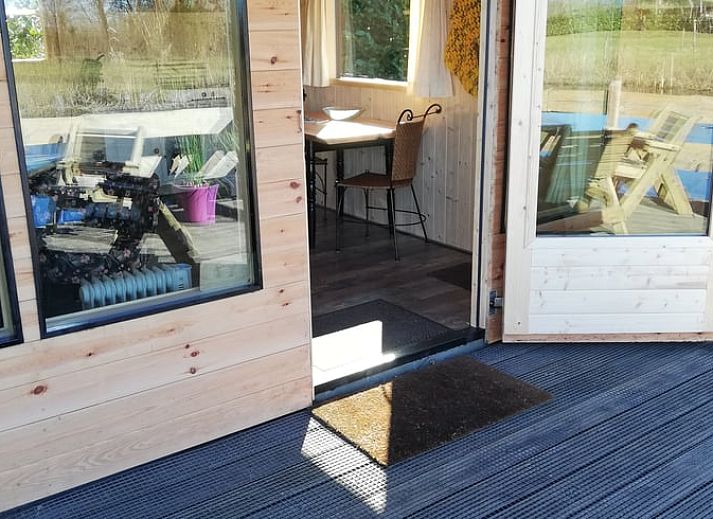 Gemuetliches Ferienhaus in Elim mit Blick auf den Teich und die ueppige Natur. Geniessen Sie die ruhige Umgebung im Suedwesten von Drenthe.