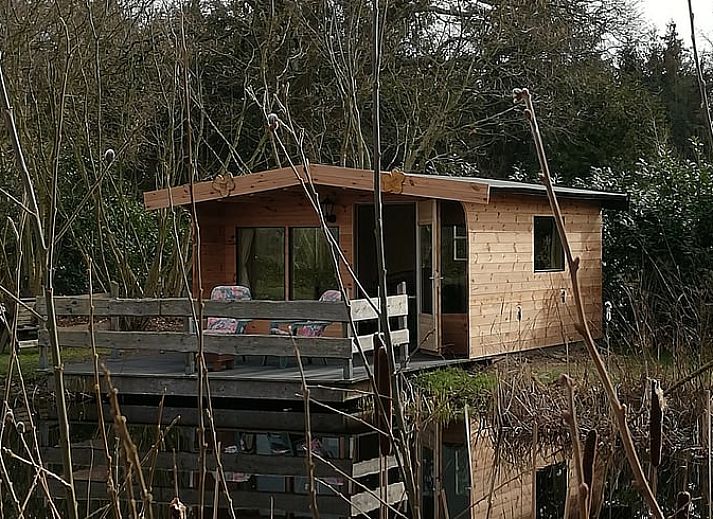 Gemuetliches Ferienhaus in Elim mit Blick auf den Teich und die ueppige Natur. Geniessen Sie die ruhige Umgebung im Suedwesten von Drenthe.
