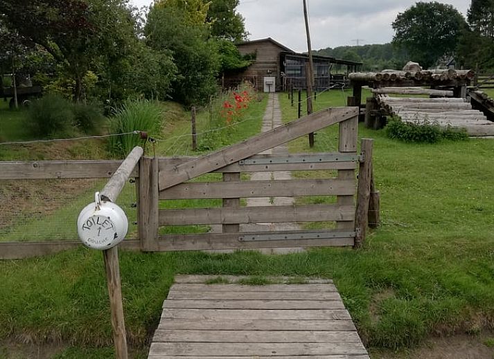 Ferienhaus in Elim mit Veranda am Wasser, umgeben von gruener Natur in Sued-West Drenthe. Perfekt fuer einen erholsamen Aufenthalt.