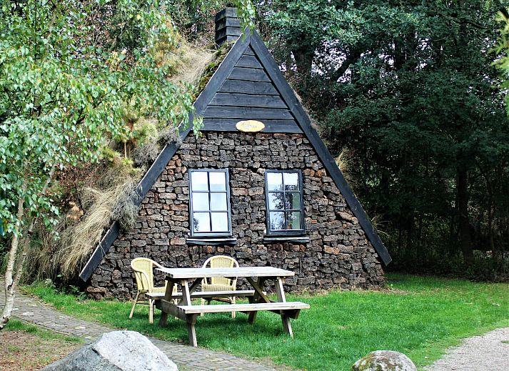 Guest house 203022 • Holiday property Zuidwest Drenthe • Prachtig ouderwets 4 persoons Plaggenhut in Drenthe 