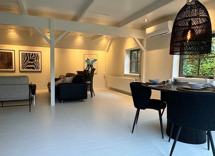 Attraktiver Gartenweg zum Ferienhaus in Ansen, Suedwest-Drenthe.