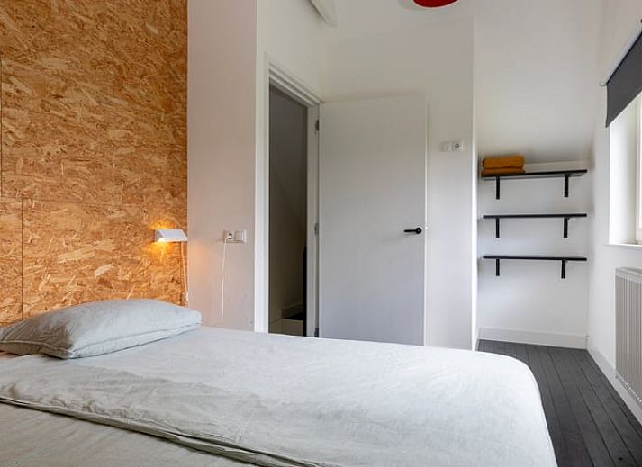 Gartenhaus am Ferienhaus in Nijeveen, Suedwest-Drenthe, umgeben von Gruen.