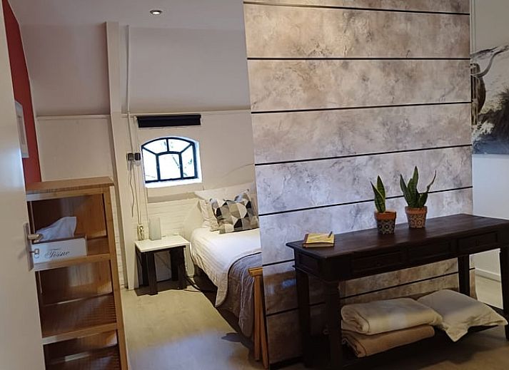 Buitenterras van Huisje in Veeningen, vakantiehuis in Zuidwest Drenthe, omgeven door natuur.