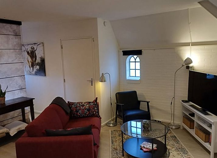 Buitenterras van Huisje in Veeningen, vakantiehuis in Zuidwest Drenthe, omgeven door natuur.