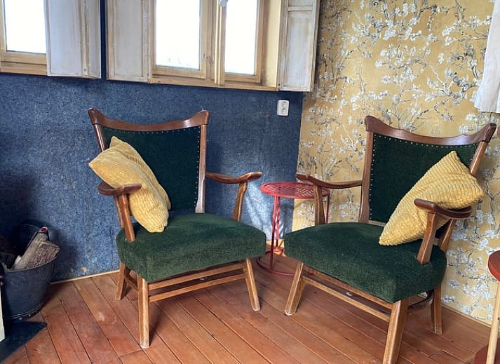 Enjoy the peace and quiet on the terrace of Huisje in Veenhuizen, located in Frederiksoord, Southwest Drenthe.