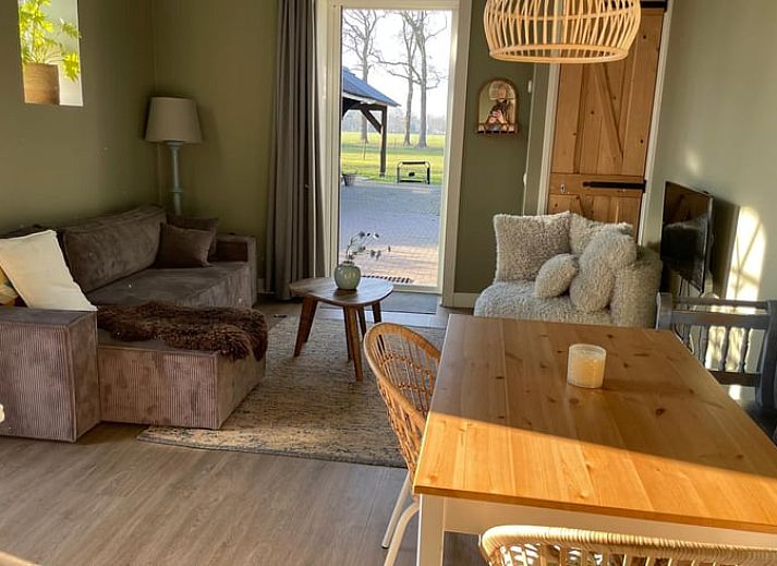 Buitenkant van Vakantiehuis in Frederiksoord, Zuidwest Drenthe, met landelijke omgeving en traditionele architectuur.