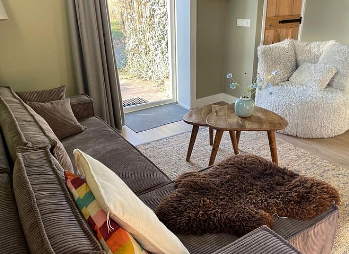 Moderne keuken in Vakantiehuis in Frederiksoord, Zuidwest Drenthe, compleet met houten afwerking en praktische inrichting.