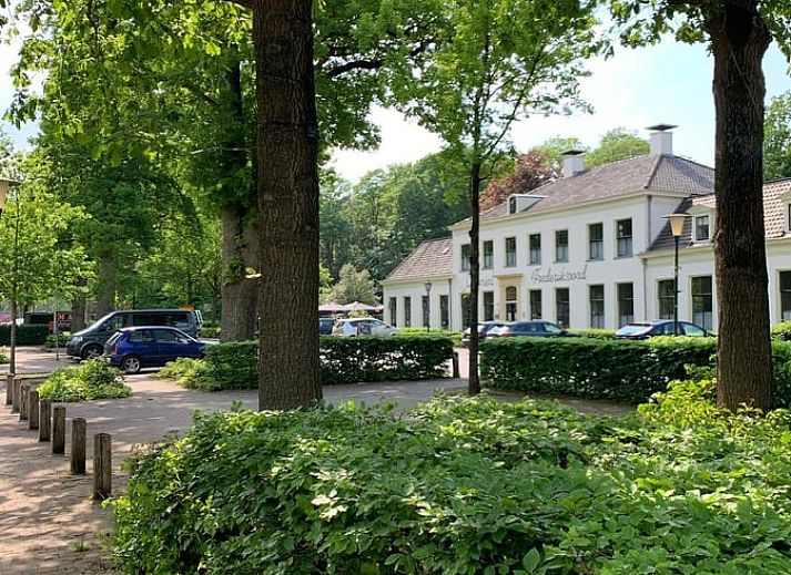 Koffiecorner in Vakantiehuis in Frederiksoord, Zuidwest Drenthe, voorzien van koffiezetapparaten voor een ontspannen verblijf.