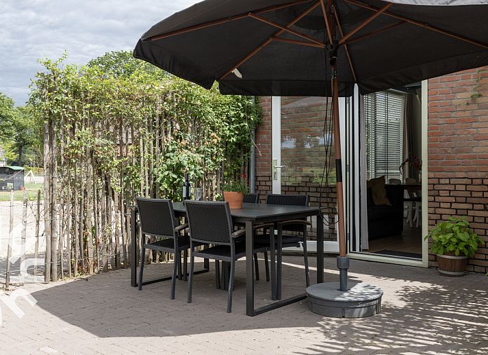 Aerial view of DG1027 vacation home in Frederiksoord, Drenthe, surrounded by nature.