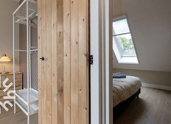 Rustgevend uitzicht vanaf DG1029 in Frederiksoord, Zuidwest Drenthe, met comfortabele stoelen en groene velden.