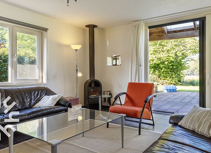 Luftaufnahme der DG016 Ferienunterkunft in Zuidwolde-Linde, umgeben von Natur in Drenthe.