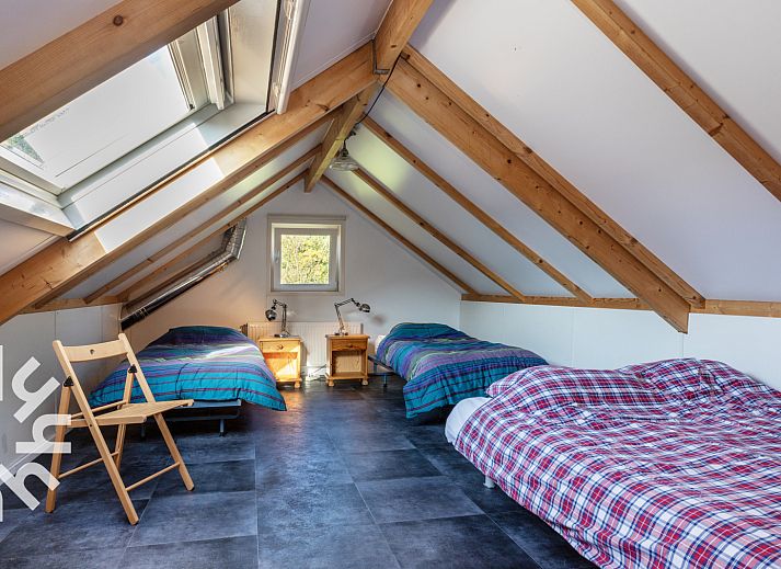 Gemuetliches Wohnzimmer im Ferienhaus DG016, Zuidwolde-Linde, Drenthe mit Blick auf den Garten.