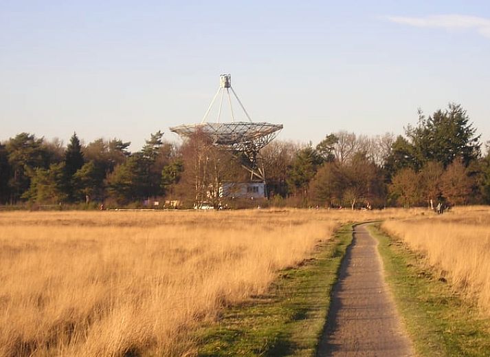Spacious kitchen with lots of light in Cottage in Dwingeloo, Lhee, perfect for a comfortable stay.