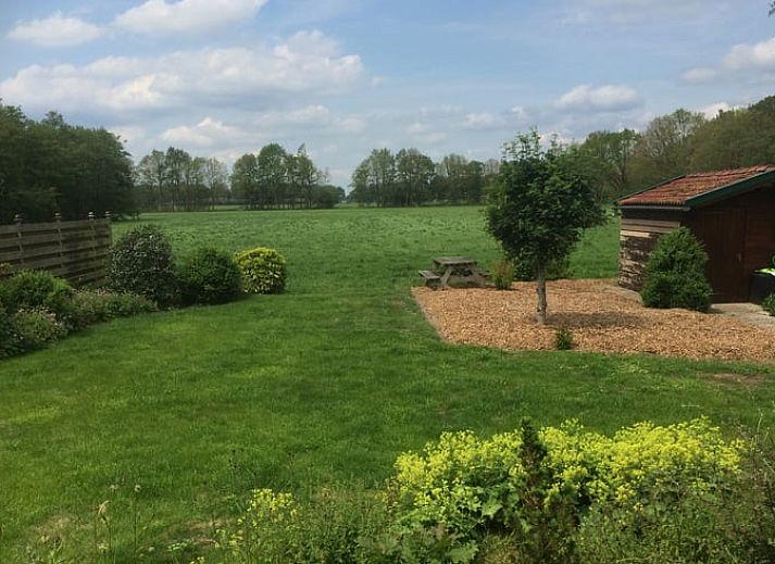 Cozy terrace at vacation home Cottage in Dwingeloo, Lhee, surrounded by nature in Southwest Drenthe.