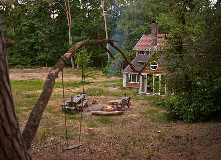 Geniet van een gezellige avond bij het kampvuur bij Huisje in Oude Willem, vakantiehuis in Zuidwest Drenthe.