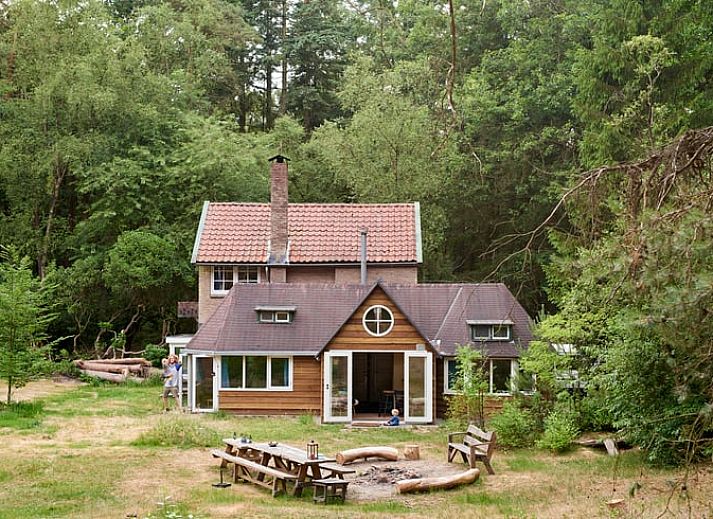 Geniet van een gezellige avond bij het kampvuur bij Huisje in Oude Willem, vakantiehuis in Zuidwest Drenthe.